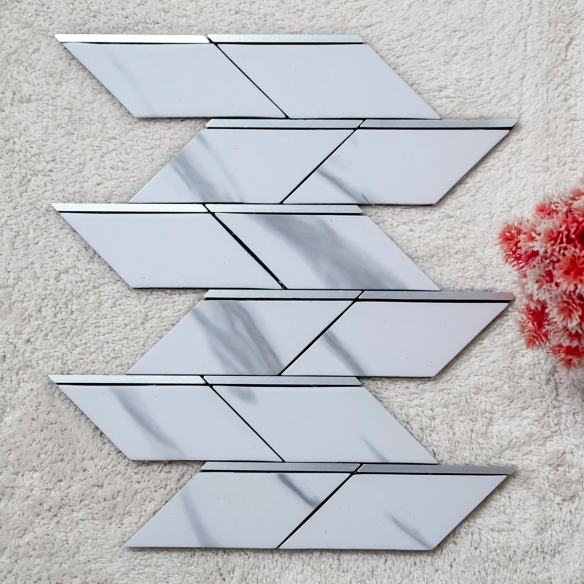 Set of geometrically shaped mirrors on a textured surface