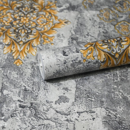 Traditional Large White Damask Pattern Wallpaper