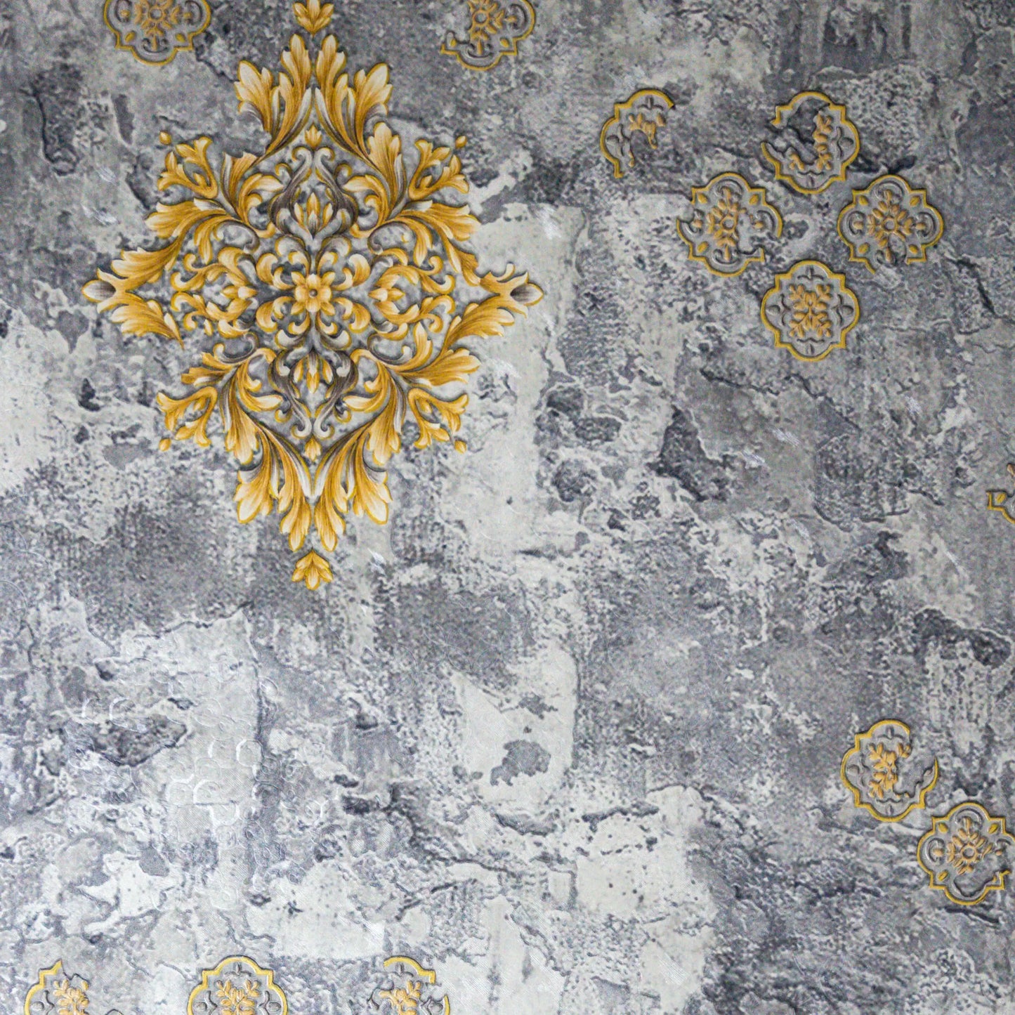 Traditional Large White Damask Pattern Wallpaper